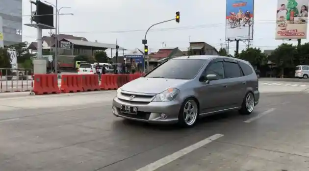 Foto - Komunitas Honda Stream di Bandung Solid Jaga Eksistensi