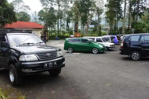 Foto - Indonesia Kijang Club Tanam Seribu Pohon di Wonosobo