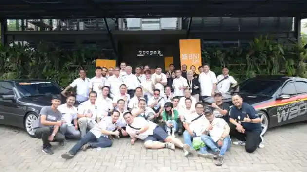 Foto - Mercedes-Benz W202 Club Region Jakarta Kumpul-kumpul Untuk Cek Kesehatan