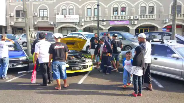 Foto - NGK Klaim Telah Satukan Berbagai Komunitas Mobil di Kota Ini