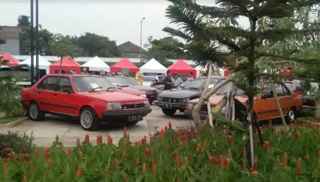 Foto - Beragam Mobil Merek Perancis Sukses Kumpul di Jakarta Selatan