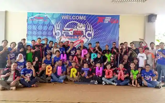 Foto - Komunitas Toyota Agya di Tangerang Ajak Puluhan Anak Yatim Untuk Rayakan Ulang Tahun