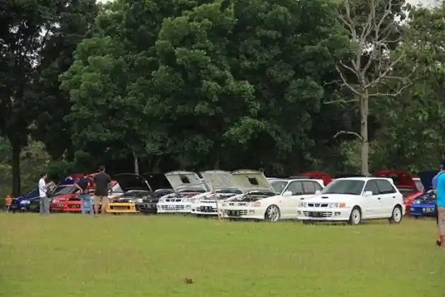 Foto - Ratusan Toyota Starlet Pertahankan Eksistensinya Dalam Jambore