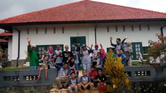 Foto - Komunitas Trooper Indonesia Bandung Raya Ulang Tahun di Hutan