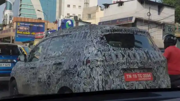 Foto - SPY SHOT: Musuh Toyota Calya CS Dari Renault Dites Jalan
