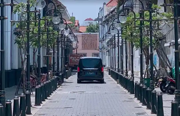 Foto - Ini Cerita Arsitek Ajak Mercedes-Benz V-Class Road Trip Jakarta-Bali