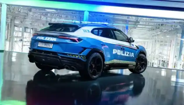 Foto - Lamborghini Urus Jadi Mobil Polisi, Tugasnya Untuk Antar Organ