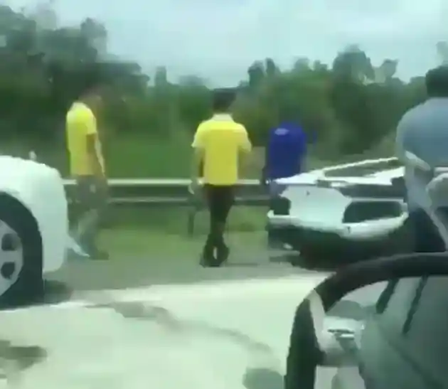 Foto - Konvoi Lamborghini Kecelakaan di Cipali, Tak Lebih Dari 120 KM/Jam?