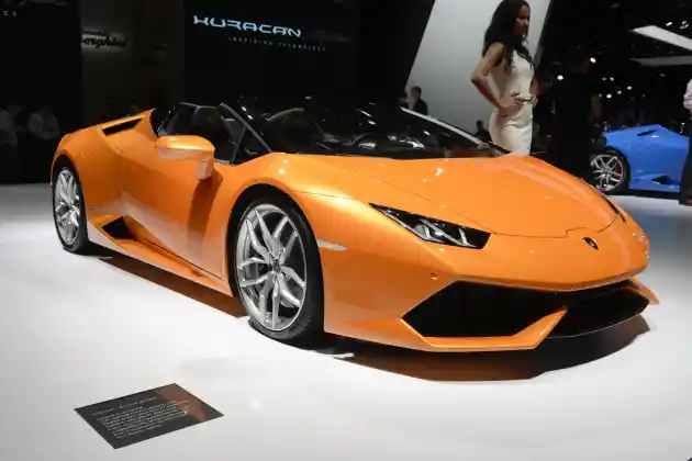 Foto - Detik-detik Peluncuran 2 Model Lamborghini Sore ini di Jakarta