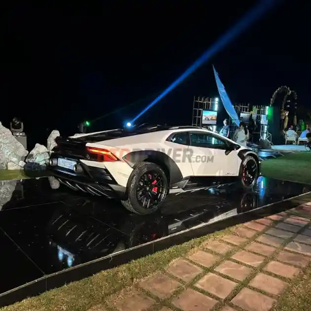 Foto - Lamborghini Huracan Sterrato Resmi Diluncurkan di Bali
