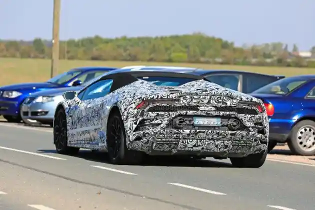 Foto - Lamborghini Huracan Facelift Makin Sangar dan Kencang