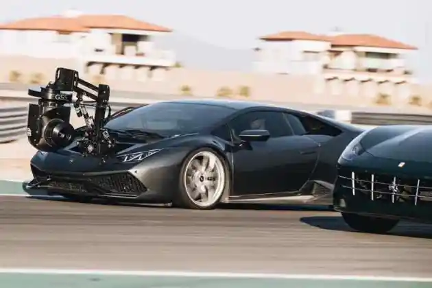 Foto - Lamborghini Huracan Dijadikan Mobil Pengambilan Adegan Film