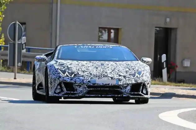 Foto - Lamborghini Huracan Facelift Makin Sangar dan Kencang