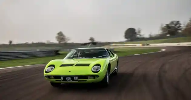 Foto - Keren! Miura Lawas Dari Indonesia Direstorasi Langsung di Markas Pusat Lamborghini