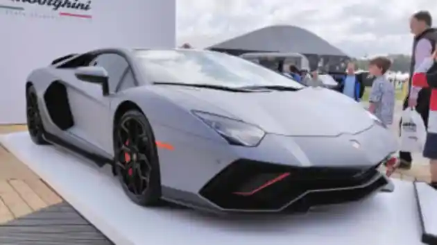 Foto - Lamborghini Pamerkan Aventador Generasi Terakhir di Goodwood Festival