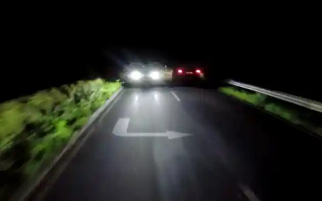 Foto - Ford Kembangkan Lampu Mobil yang Bisa Memproyeksikan Informasi Jalan