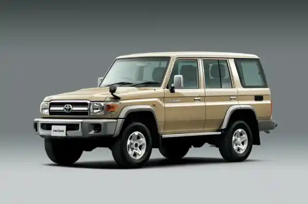 Foto - Toyota Land Cruiser 70th Anniversary Edition, Hanya Dijual 600 Unit Berbanderol Rp 800 Jutaan