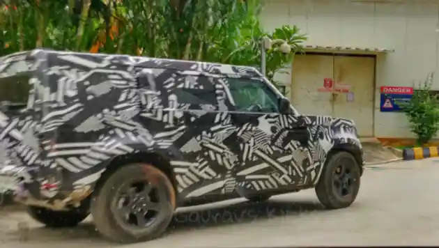 Foto - SPY SHOT: Land Rover Defender di Jalanan India