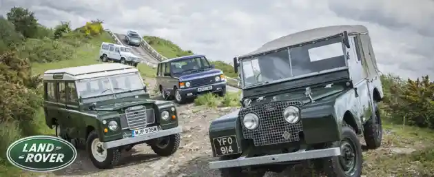 Foto - Merinding! Perayaan 70 Tahun Land Rover Pecahkan Rekor Dunia