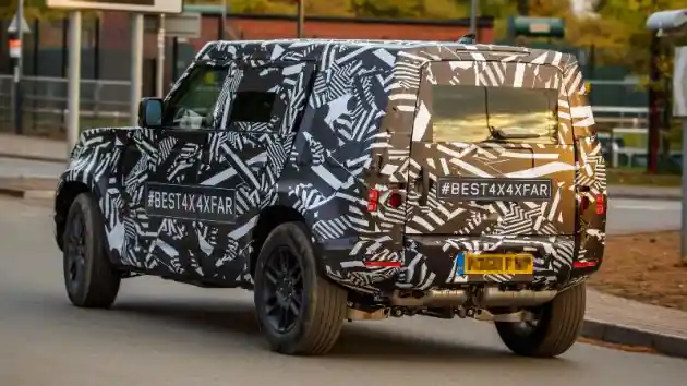 Foto - Spy Shot: Land Rover Defender Model Baru Lalu-lalang di Inggris