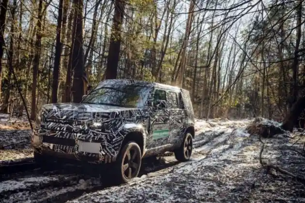 Foto - Land Rover Defender Generasi Terbaru Versi Cina Sengaja Dibedakan