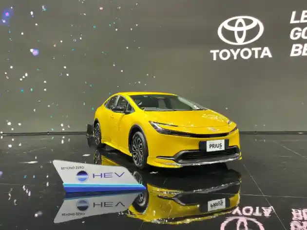 Foto - Toyota Luncurkan Prius, GR Yaris Facelift Dan Hilux Rangga