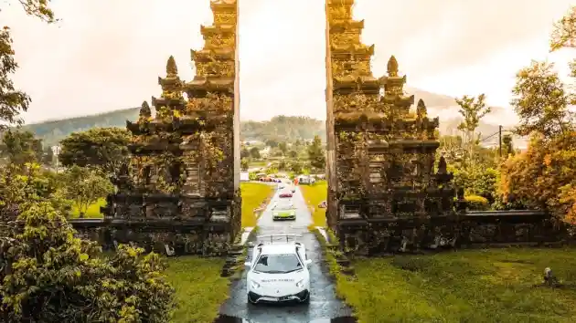 Foto - Lamborghini Club Indonesia Keliling Pulau Dewata