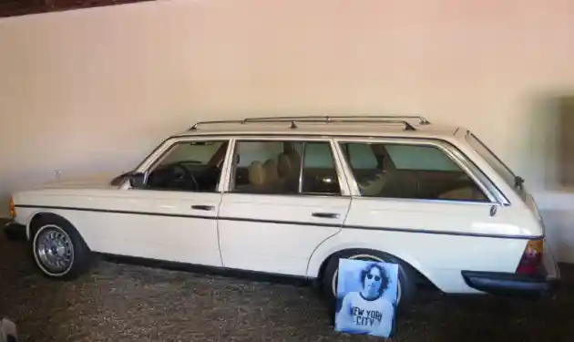 Foto - Mercedes-Benz 300TD Estate Milik John Lennon Bakal Dilelang, Harga Siap Melambung