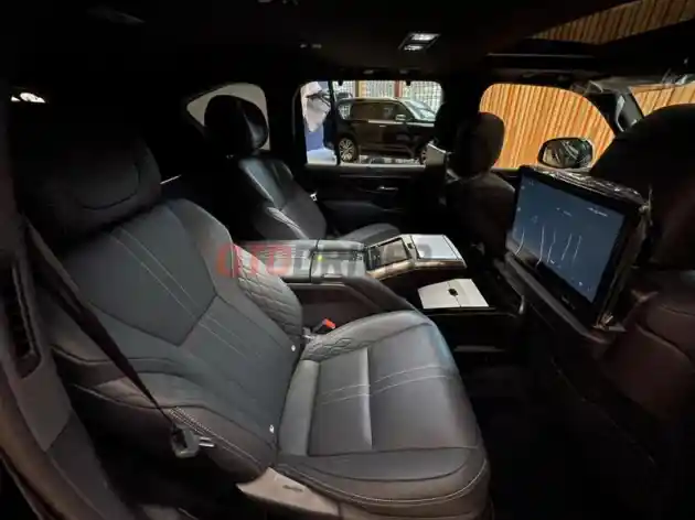 Foto - Senyaman Apa Lexus LX 600 VIP 2022, Mobil Seharga Dua Toyota Alphard?