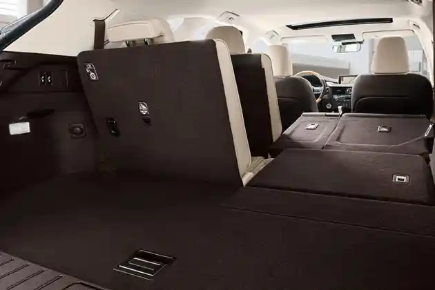 Foto - Lexus Indonesia Rilis SUV Baru 3 Baris Bangku