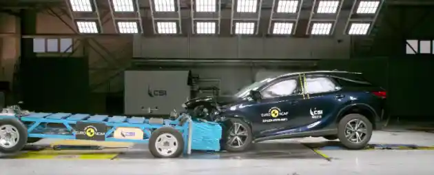 Foto - VIDEO: Crash Test Lexus RX (Euro NCAP)