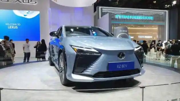 Foto - All New Lexus RZ Tampil Memukau di Panggung GJAW, Sayang Belum Dijual