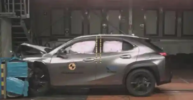 Foto - VIDEO: Crash Test Lexus UX 2019 (Euro NCAP)