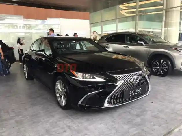 Foto - Beli Lexus di Astra Auto Fest 2019 Tidak Perlu Inden