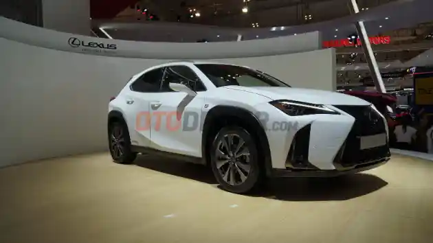 Foto - GIIAS 2018: Lexus Luncurkan ES Dan Perkenalkan UX Nan Mewah