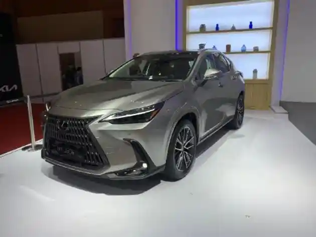 Foto - Baru Saja Meluncur, Ini Spesifikasi Mesin Lexus NX Generasi Terbaru