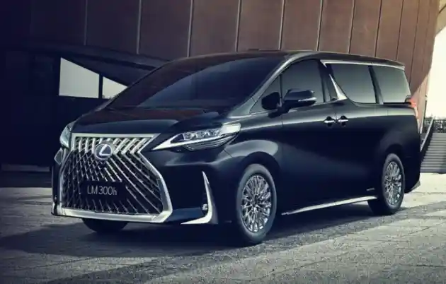 Foto - Komparasi Spesifikasi Lexus LM VS Toyota Alphard