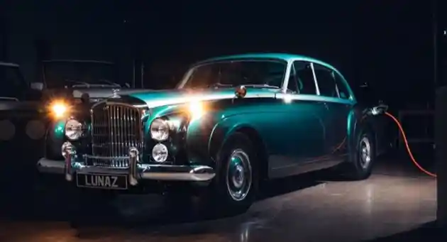 Foto - Bentley Klasik Bertenaga Listrik Resmi Diperkenalkan Lunaz, Simak Spesifikasinya