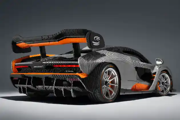 Foto - Replika McLaren Senna dari Lego berhasil Terwujud!