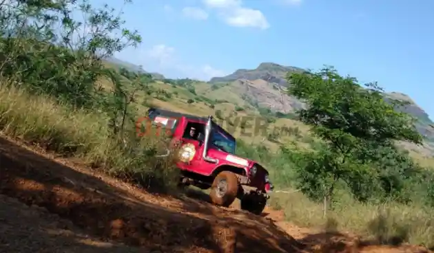 Foto - Sensasi Off-Road Menggunakan Mahindra Thar