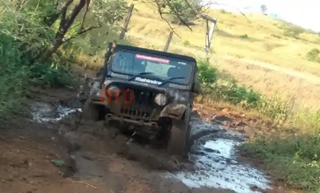 Foto - Sensasi Off-Road Menggunakan Mahindra Thar