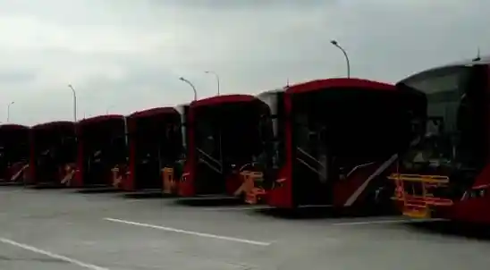 Foto - Suroboyo Bus Siap Kedatangan Unit Baru dari Laksana