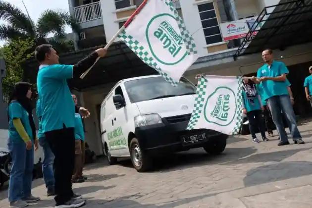 Foto - Aki Massiv Gelar Donasi Pendidikan di Daerah Tengger