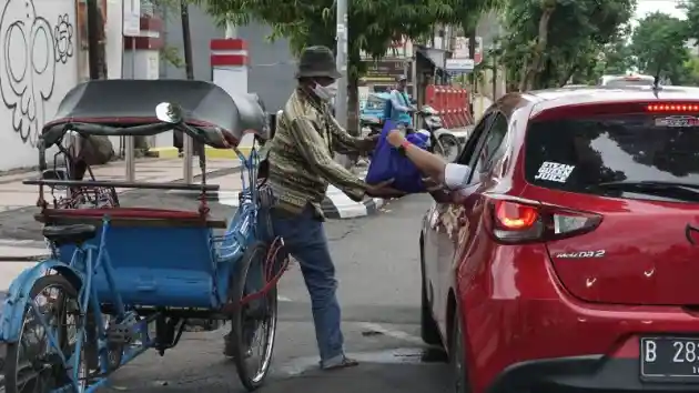 Foto - Komunitas Mazda Gelar Kegiatan Amal Di Semarang