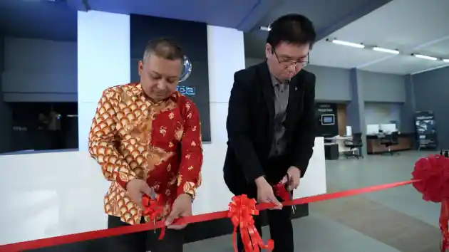 Foto - Mazda Resmikan Dealer Ke-22 di Bandung Dengan Konsep Modern Minimalis