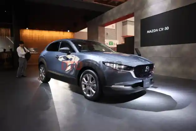 Foto - SPY SHOT: Mazda CX-30 di Jalanan Indonesia