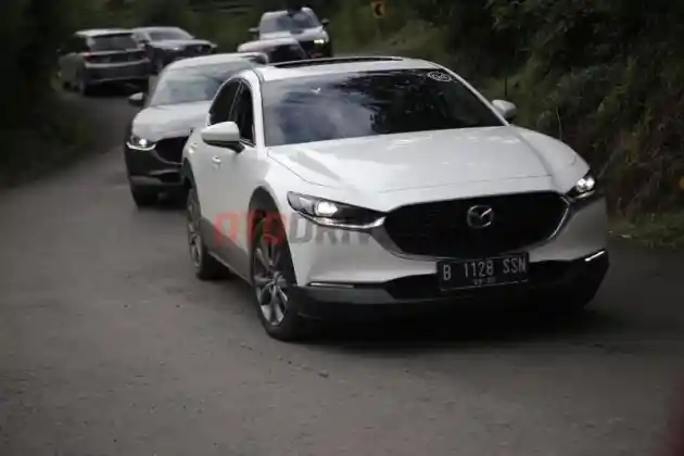 Foto - Merasakan Sensasi CX-30 ke Bandung