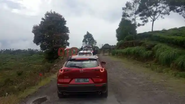 Foto - Merasakan Sensasi CX-30 ke Bandung