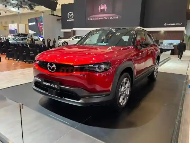 Foto - Mazda Bocorkan Mobil Elektrifikasi Yang Akan Masuk Pasar Indonesia Tahun Ini