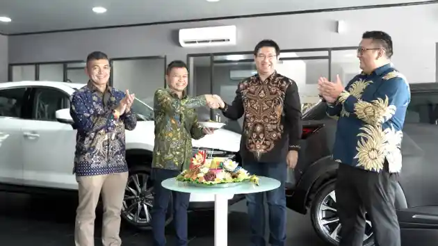 Foto - Mazda Resmikan Dealer Baru Berstandar Internasional di Pontianak, Nikmati Gratis BBM Selama 3 Bulan